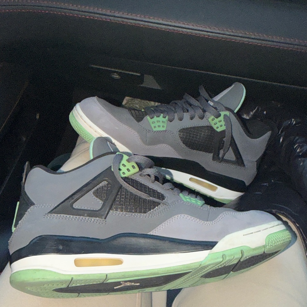 Green Glow Jordan 4’s slightly used mens 9.5